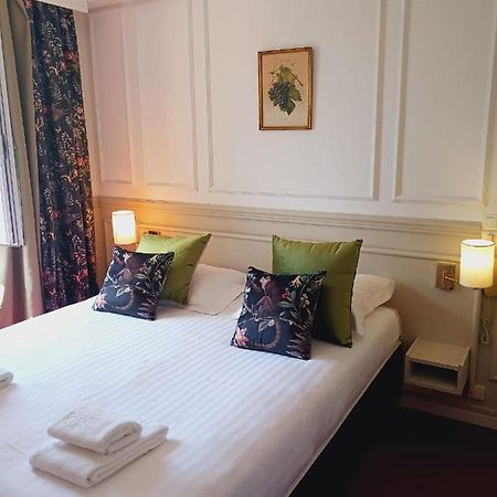 Logis Le Relais Imperial Hotell Saint-Vallier-de-Thiey Exteriör bild