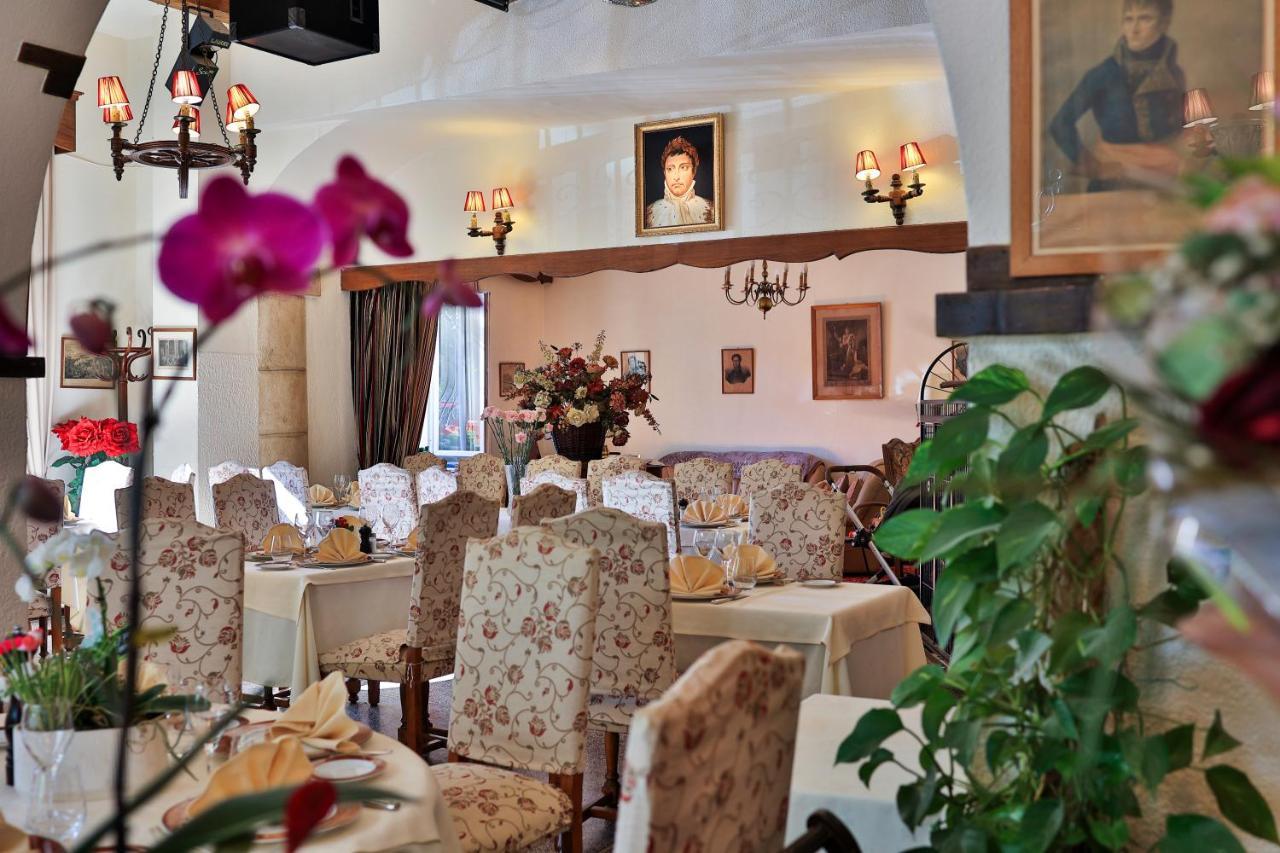 Logis Le Relais Imperial Hotell Saint-Vallier-de-Thiey Exteriör bild