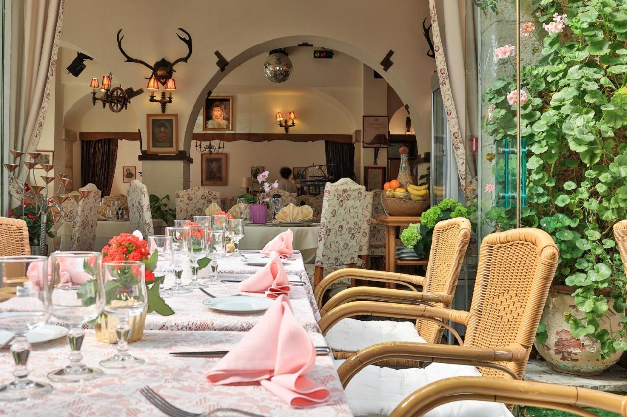 Logis Le Relais Imperial Hotell Saint-Vallier-de-Thiey Exteriör bild