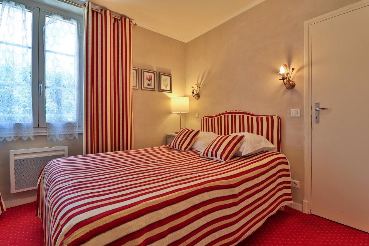 Logis Le Relais Imperial Hotell Saint-Vallier-de-Thiey Exteriör bild