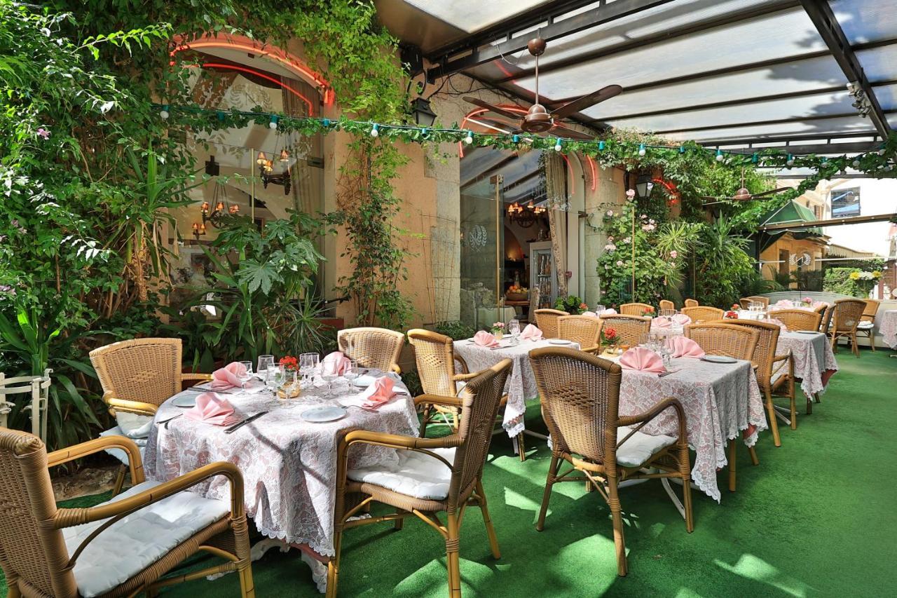 Logis Le Relais Imperial Hotell Saint-Vallier-de-Thiey Exteriör bild