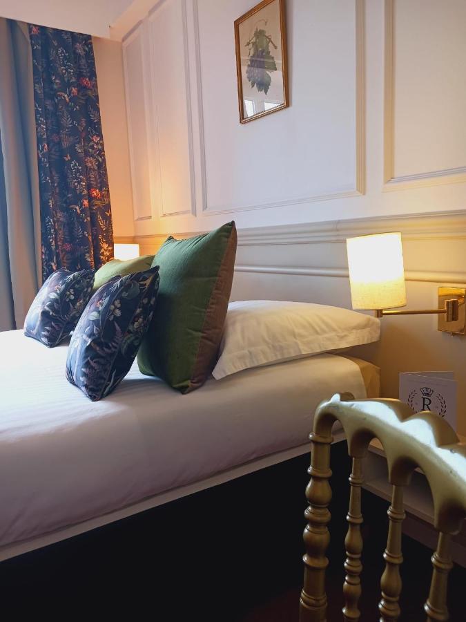 Logis Le Relais Imperial Hotell Saint-Vallier-de-Thiey Exteriör bild