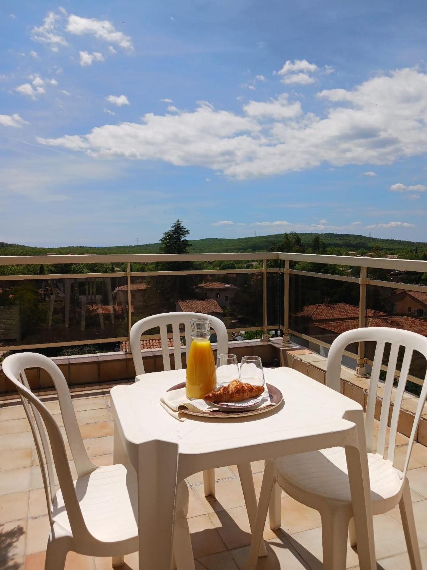 Logis Le Relais Imperial Hotell Saint-Vallier-de-Thiey Exteriör bild