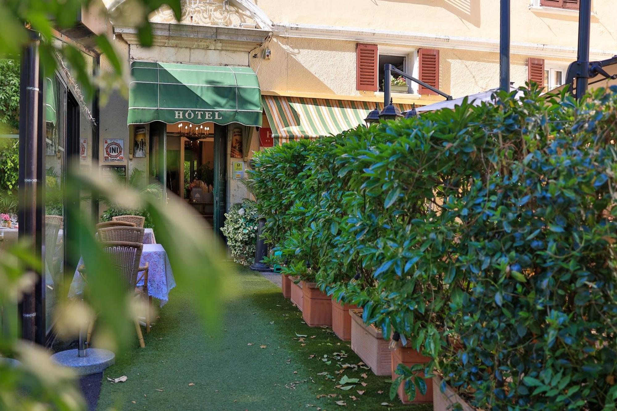 Logis Le Relais Imperial Hotell Saint-Vallier-de-Thiey Exteriör bild