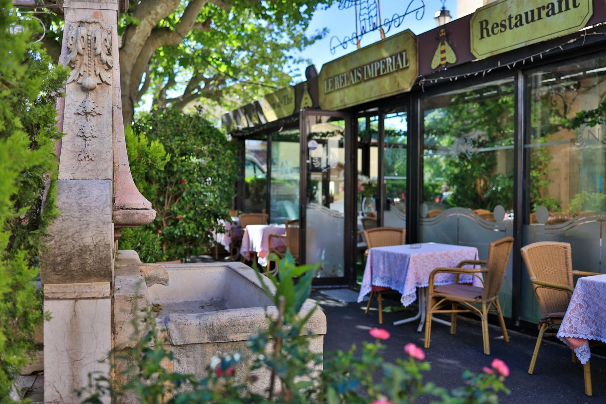 Logis Le Relais Imperial Hotell Saint-Vallier-de-Thiey Exteriör bild