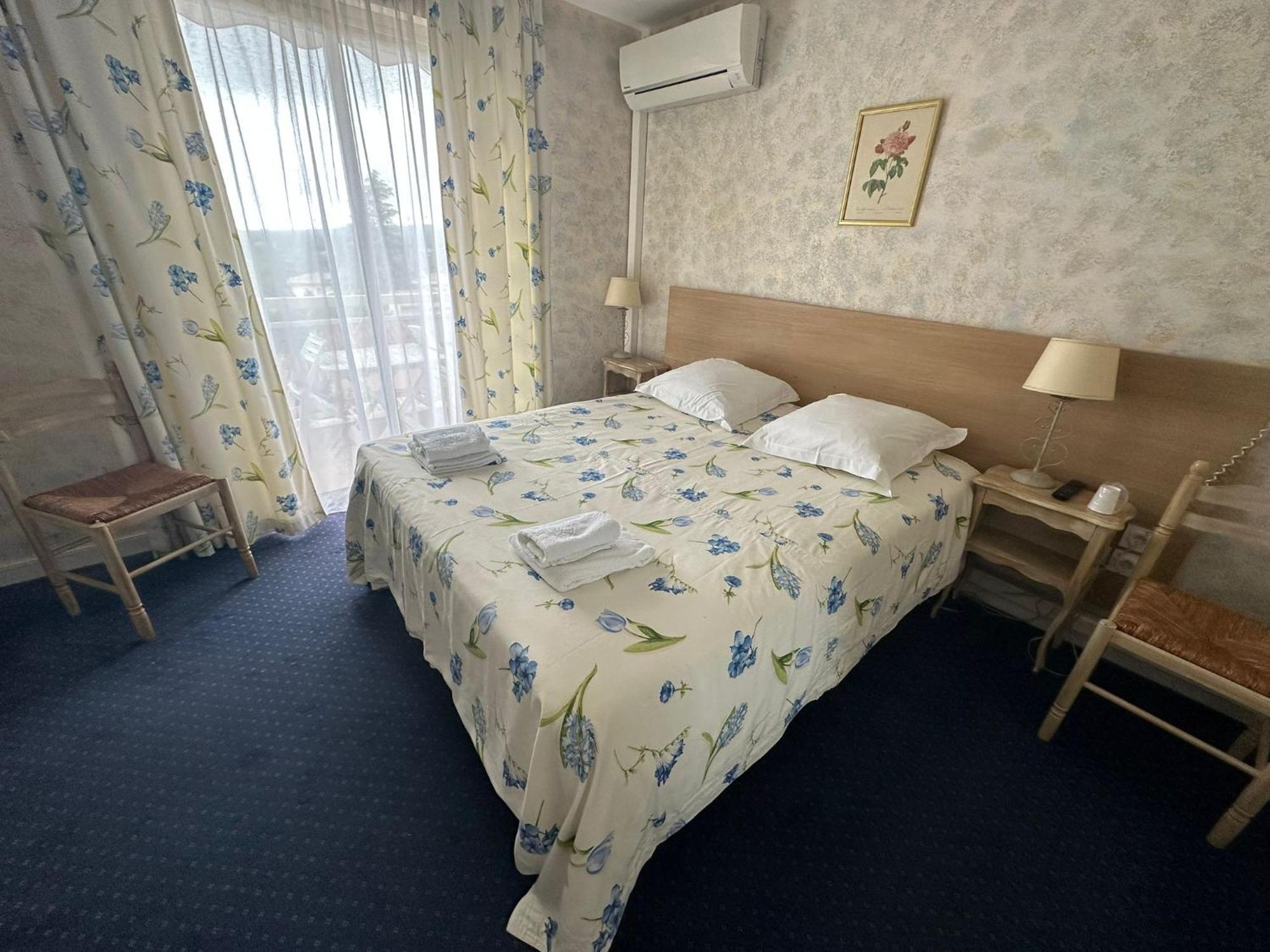 Logis Le Relais Imperial Hotell Saint-Vallier-de-Thiey Exteriör bild