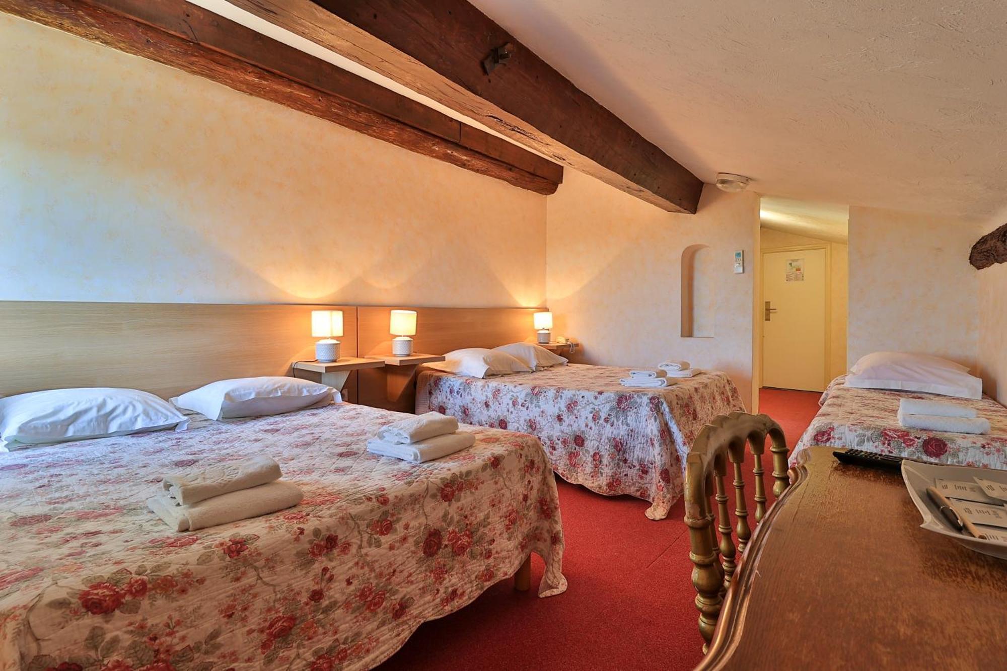 Logis Le Relais Imperial Hotell Saint-Vallier-de-Thiey Exteriör bild