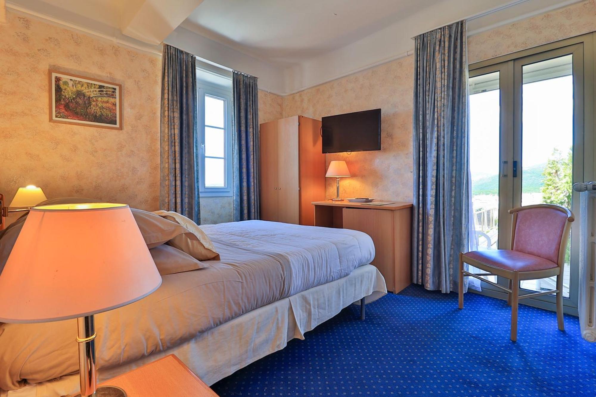 Logis Le Relais Imperial Hotell Saint-Vallier-de-Thiey Exteriör bild