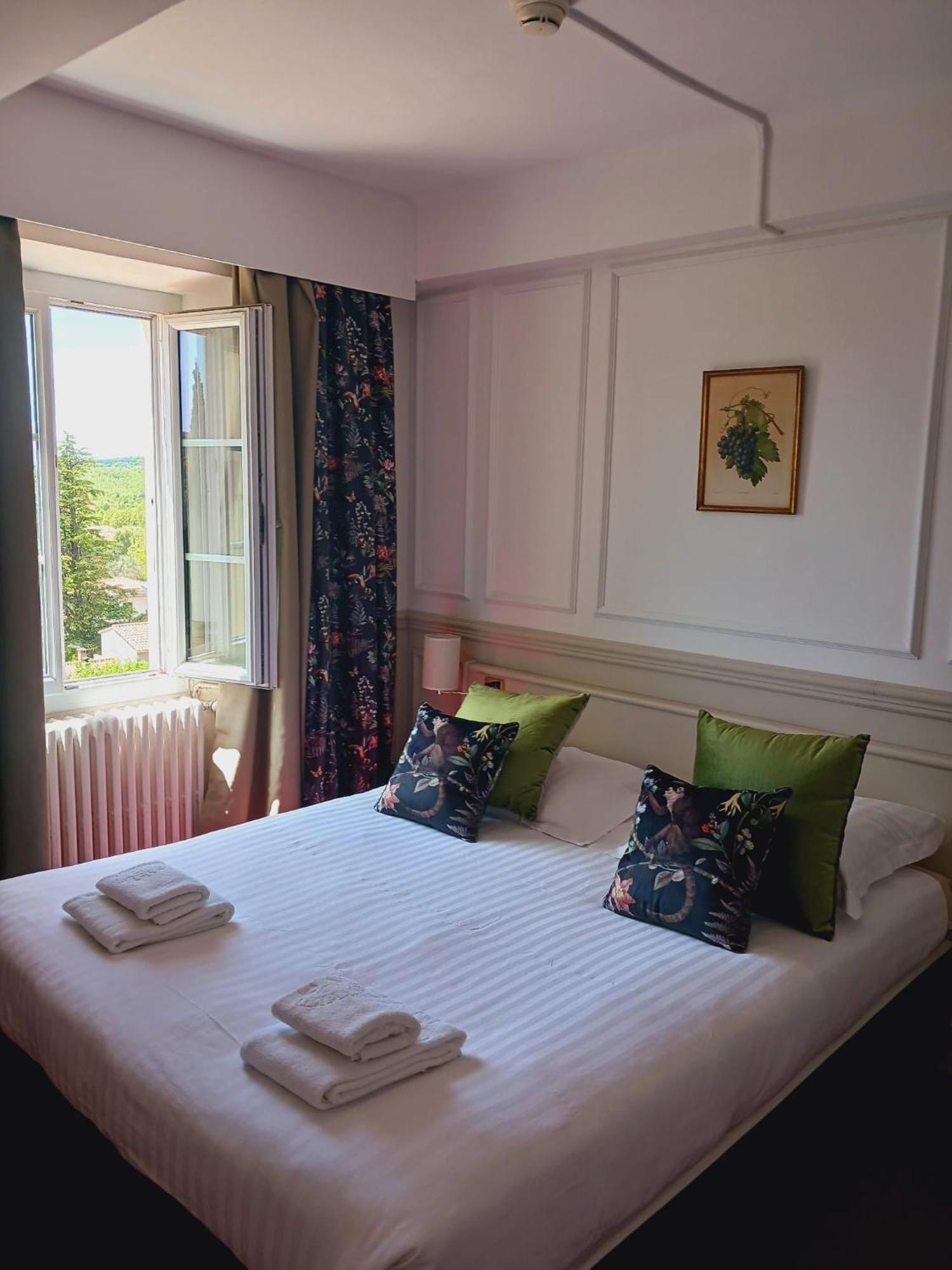 Logis Le Relais Imperial Hotell Saint-Vallier-de-Thiey Exteriör bild