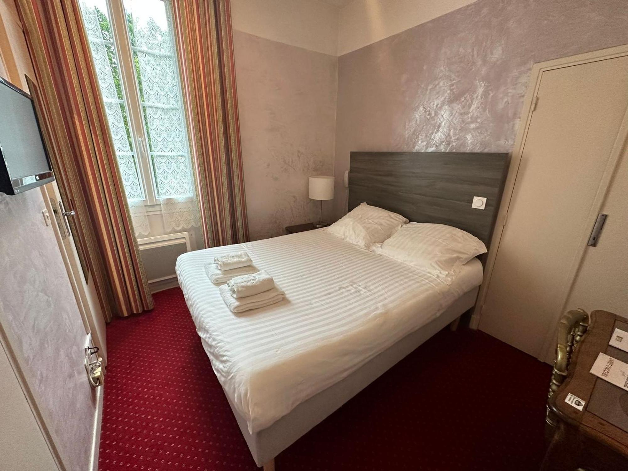 Logis Le Relais Imperial Hotell Saint-Vallier-de-Thiey Exteriör bild