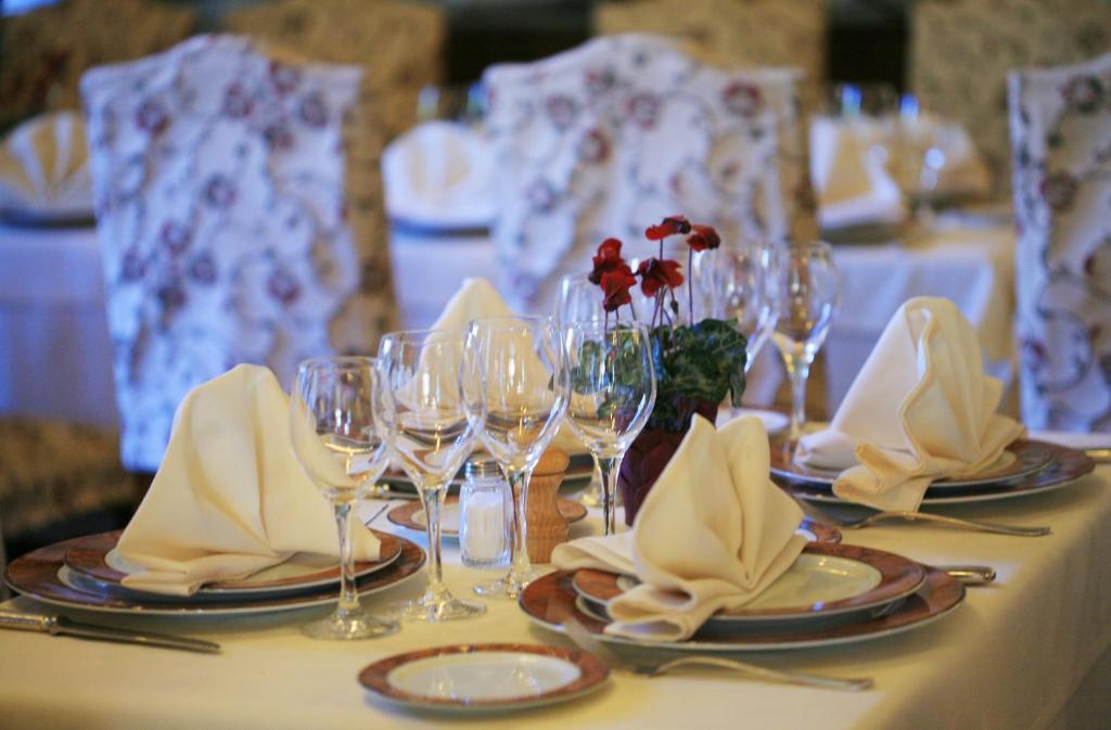 Logis Le Relais Imperial Hotell Saint-Vallier-de-Thiey Exteriör bild