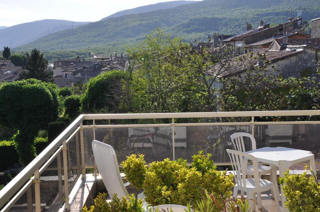 Logis Le Relais Imperial Hotell Saint-Vallier-de-Thiey Exteriör bild