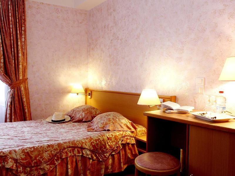 Logis Le Relais Imperial Hotell Saint-Vallier-de-Thiey Exteriör bild