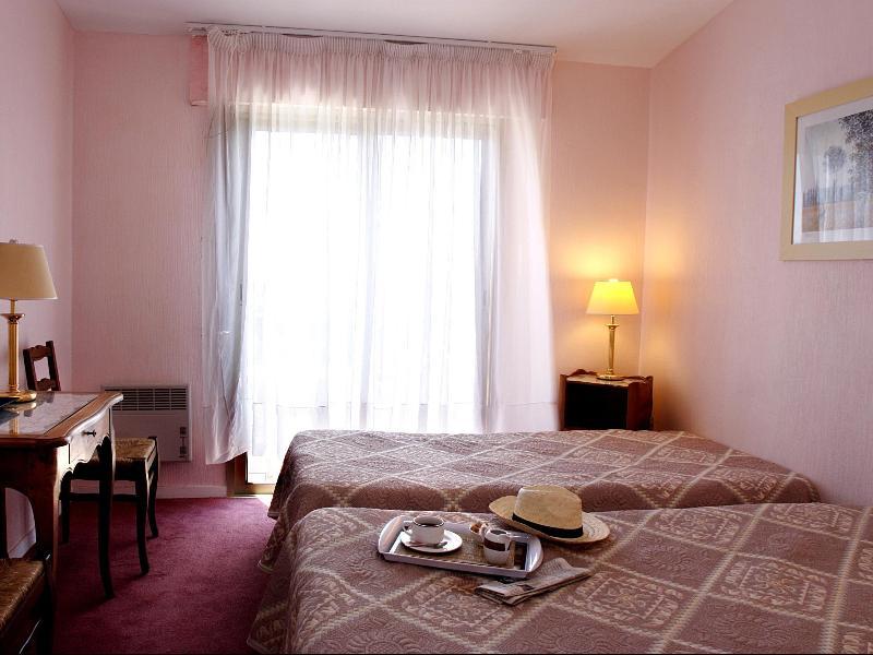 Logis Le Relais Imperial Hotell Saint-Vallier-de-Thiey Exteriör bild
